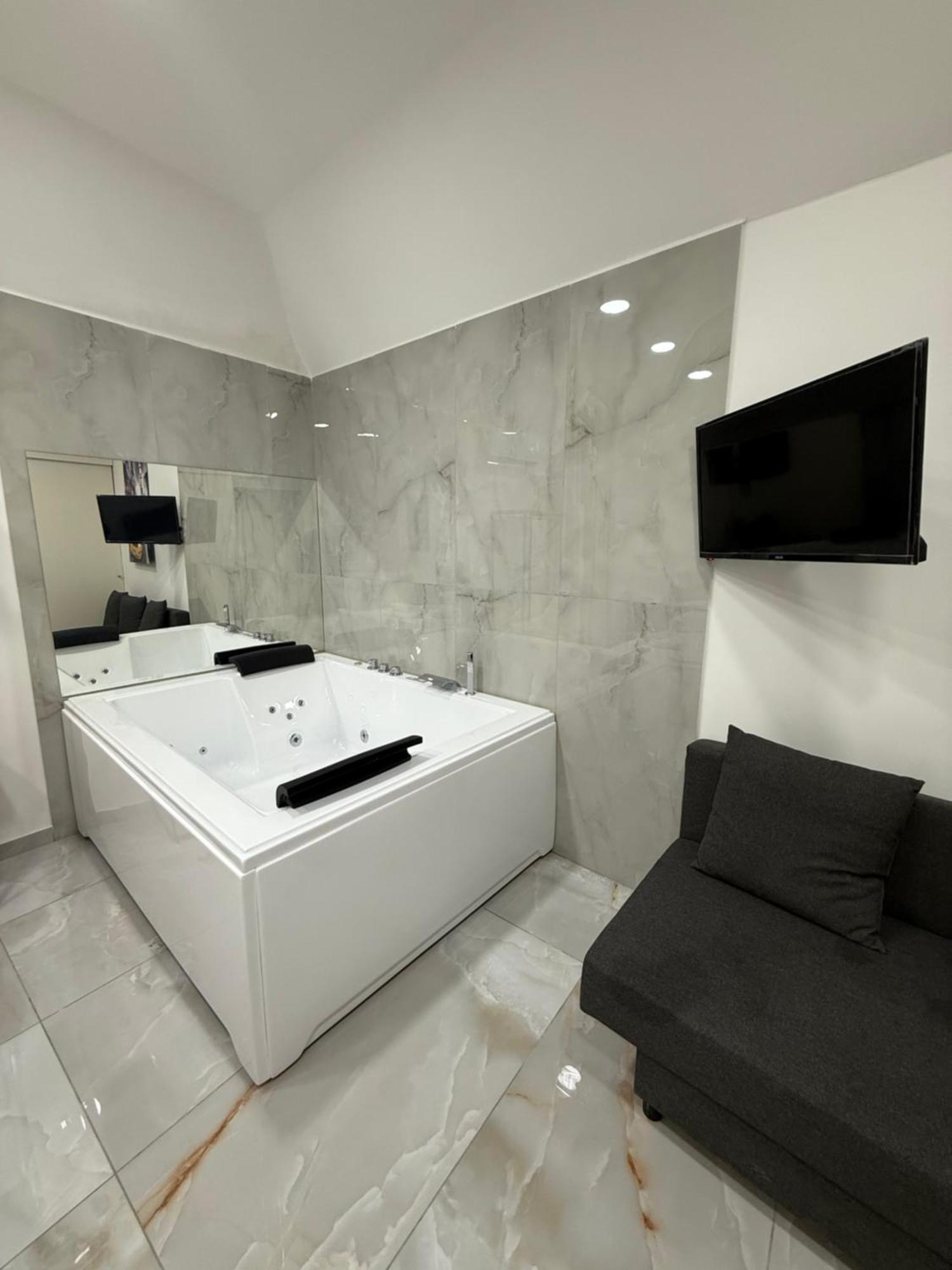 Caracciolo Suites 36 Napoli Eksteriør billede