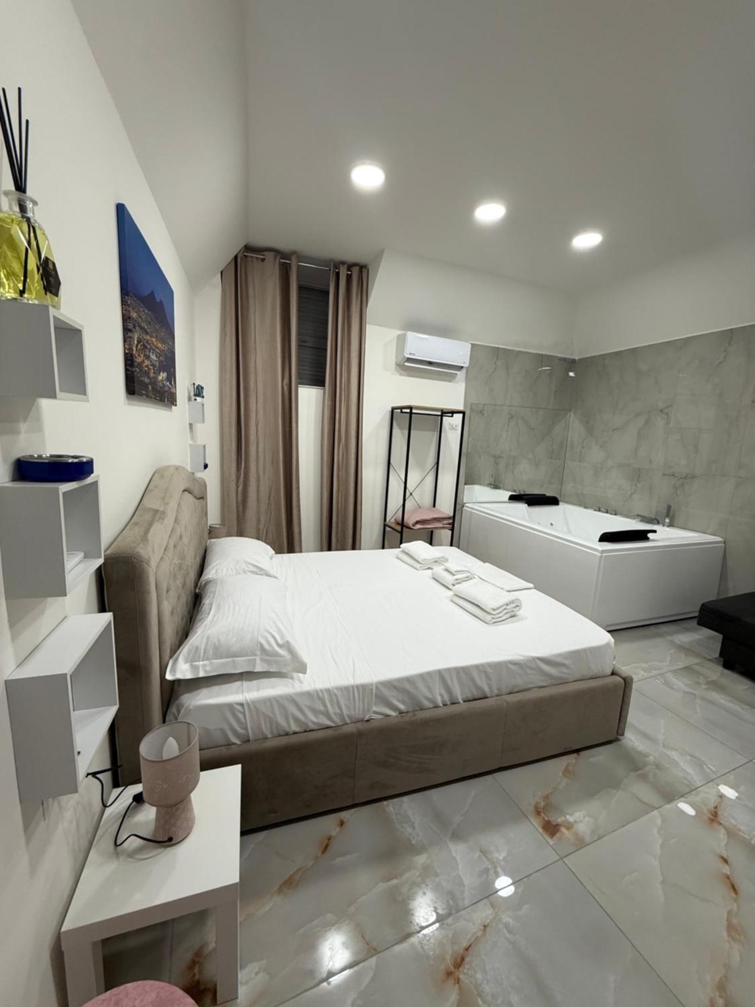 Caracciolo Suites 36 Napoli Eksteriør billede